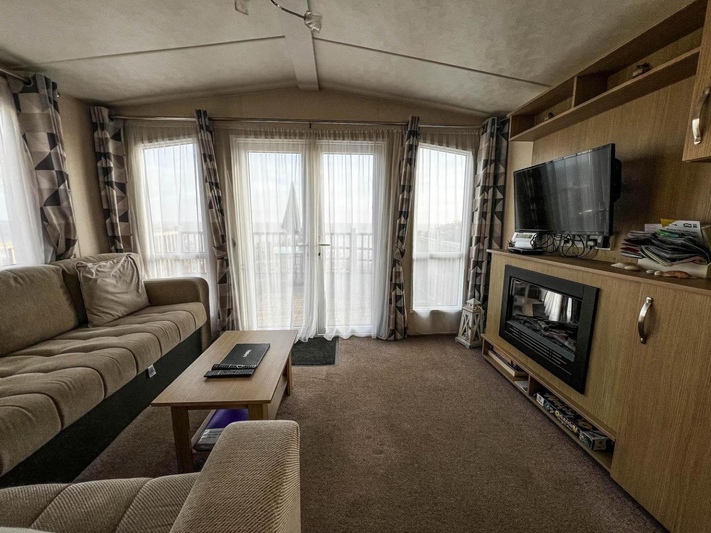 6 Berth Luxury Caravan With Full Sea Views At Azure Seas In Suffolk Ref 32069Az Hotel Лоустофт Екстериор снимка