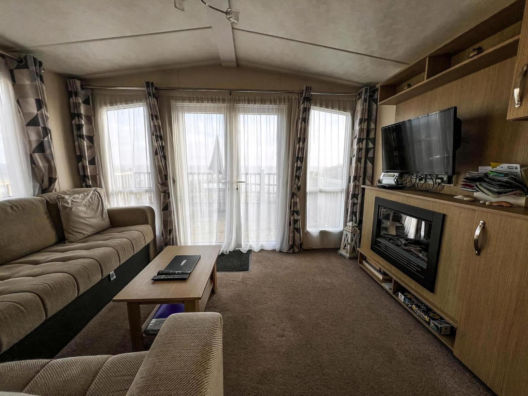 6 Berth Luxury Caravan With Full Sea Views At Azure Seas In Suffolk Ref 32069Az Hotel Лоустофт Екстериор снимка