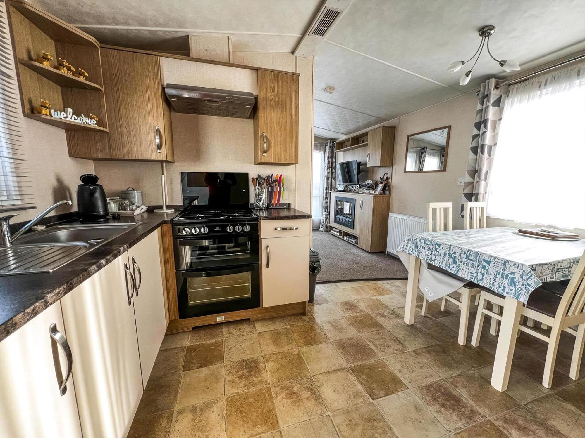 6 Berth Luxury Caravan With Full Sea Views At Azure Seas In Suffolk Ref 32069Az Hotel Лоустофт Екстериор снимка