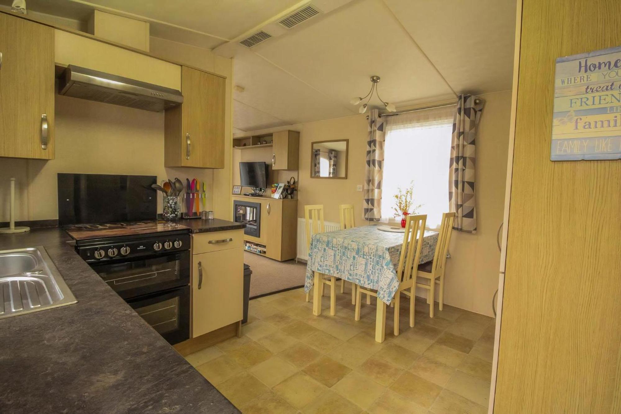 6 Berth Luxury Caravan With Full Sea Views At Azure Seas In Suffolk Ref 32069Az Hotel Лоустофт Екстериор снимка